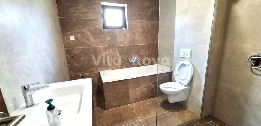 PRIVLAKA- NOVOGRADNJA, STAN S VRTOM, BLIZINA CENTRA!