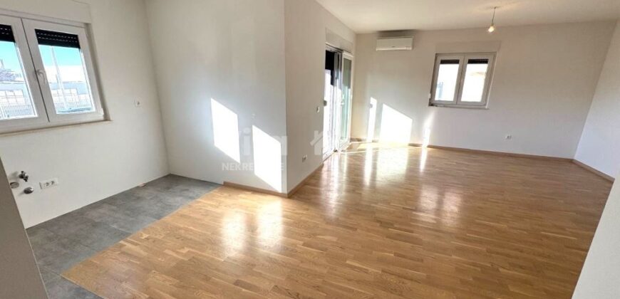 BORIK/ MOCIRE-SNIŽENO! 3-SOBAN, VRHUNSKA LOKACIJA!