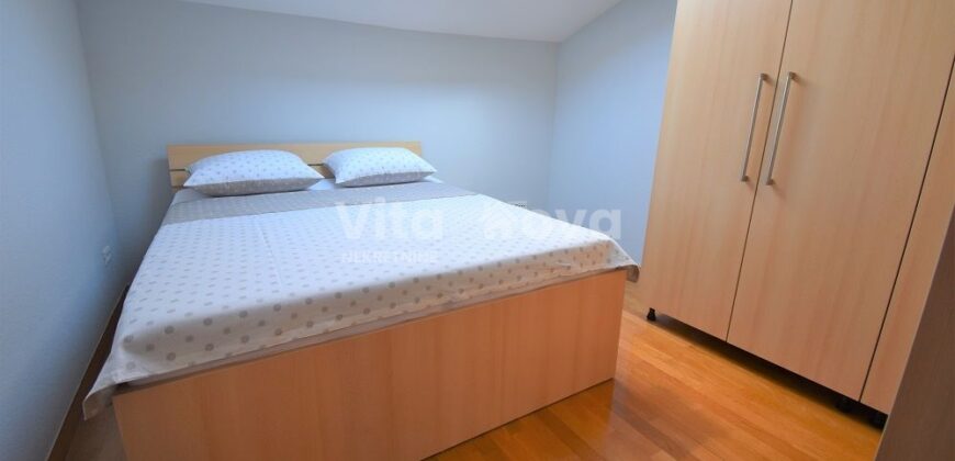 BLUE GARDEN, 2-SOBAN, POGLED NA MORE!