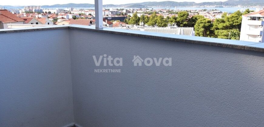 BLUE GARDEN, 2-SOBAN, POGLED NA MORE!