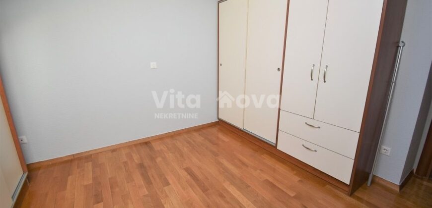 BLUE GARDEN, 2-SOBAN, POGLED NA MORE!