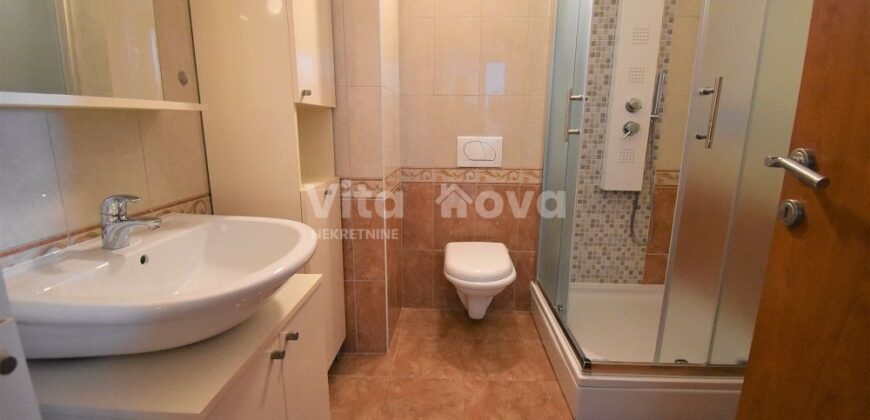 BLUE GARDEN, 2-SOBAN, POGLED NA MORE!