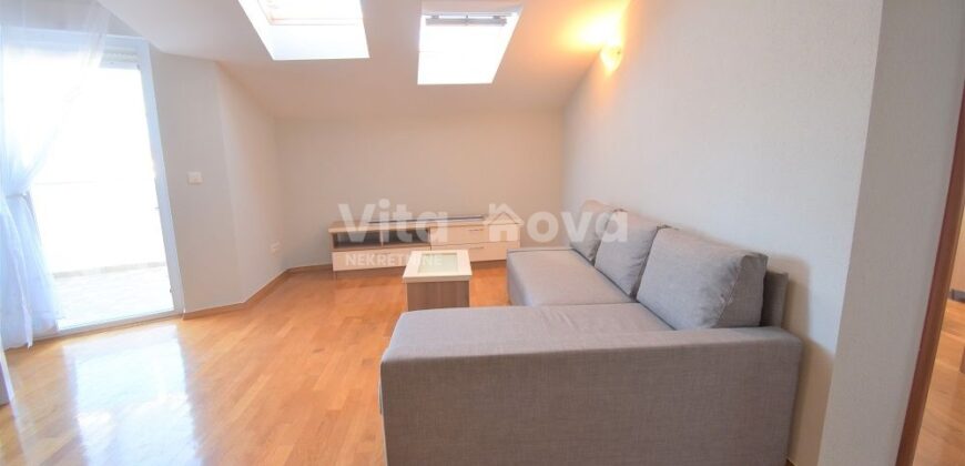 BLUE GARDEN, 2-SOBAN, POGLED NA MORE!