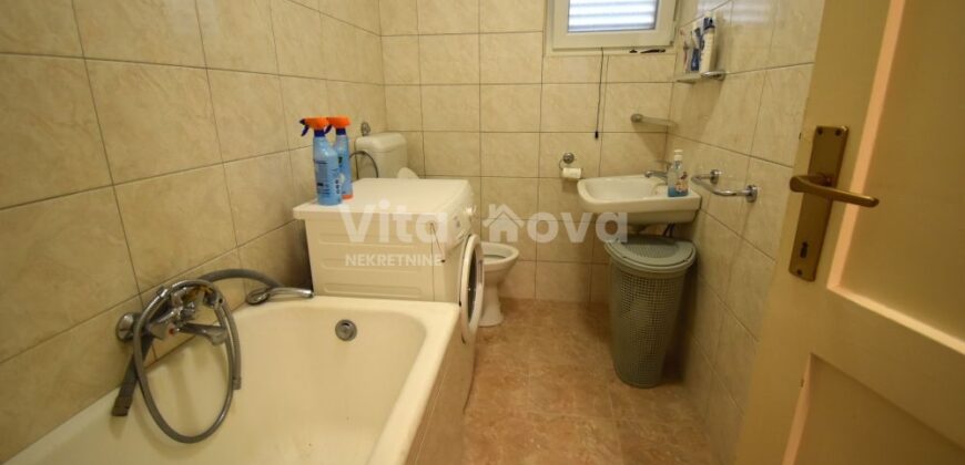 POLUOTOK, 60m2, ZA STUDENTE, DUGOROČNO!