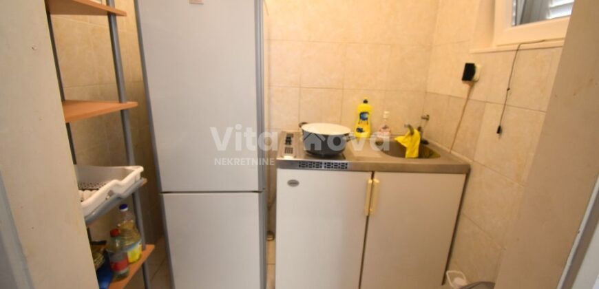 POLUOTOK, 60m2, ZA STUDENTE, DUGOROČNO!