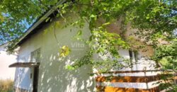 JEZERO, KUĆA S OKUĆNICOM