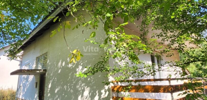 JEZERO, KUĆA S OKUĆNICOM