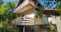 JEZERO, KUĆA S OKUĆNICOM