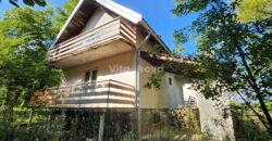 JEZERO, KUĆA S OKUĆNICOM